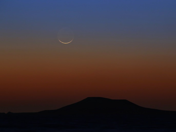 ثبوت هلال شهر رمضان بين الرؤية بالعين المجردة والحسابات الفلكية