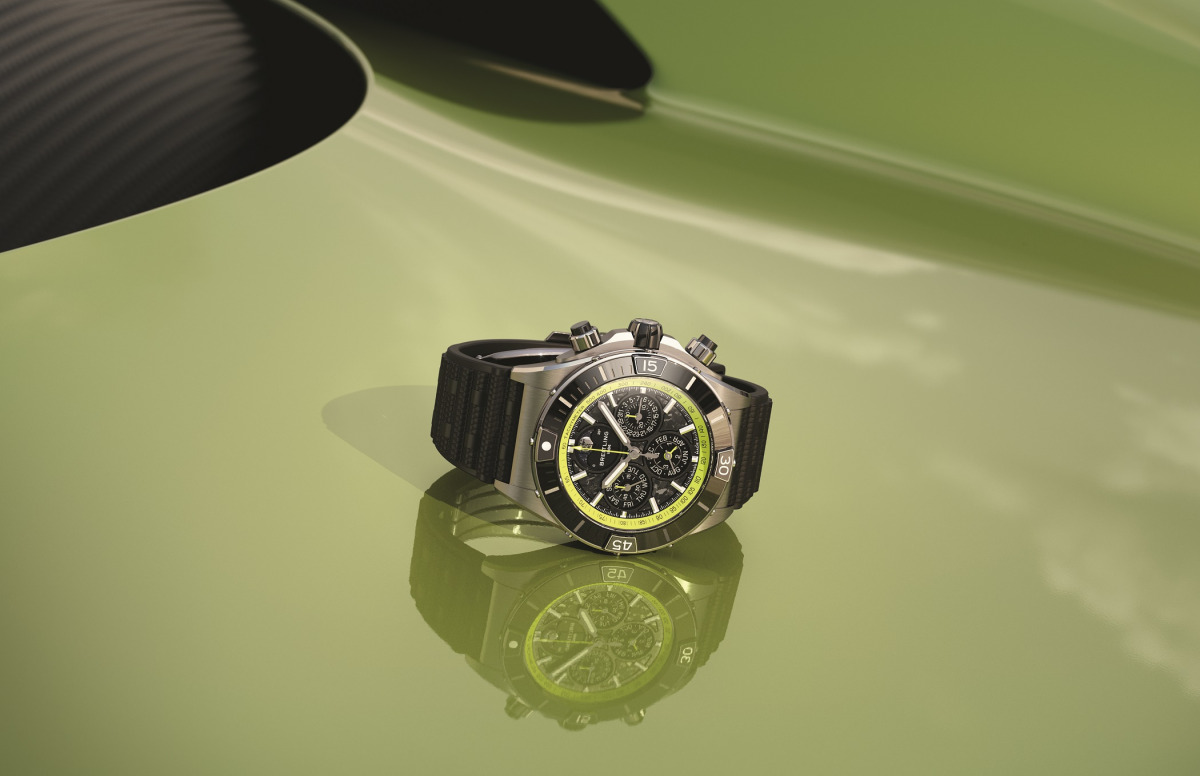 ساعة Breitling Super Chronomat مصمّمة حسب الطلب وحصرياً لمالكي سيارة Aston Martin Valhalla
